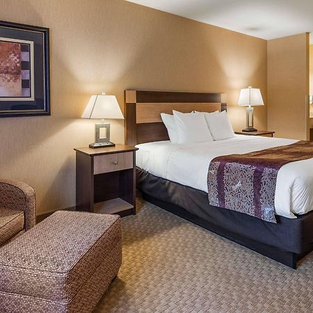 Crandon Inn & Suites Экстерьер фото