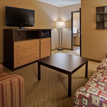 Crandon Inn & Suites Экстерьер фото