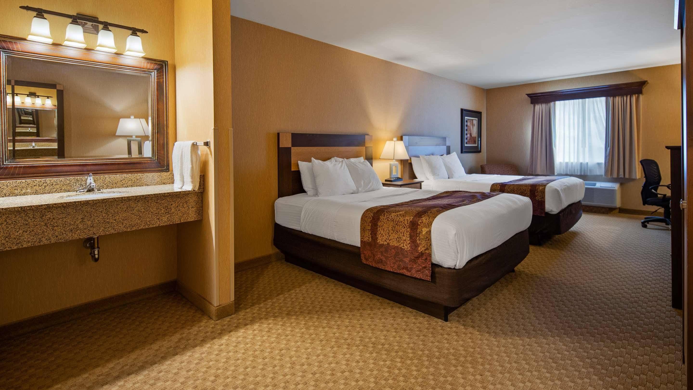Crandon Inn & Suites Экстерьер фото