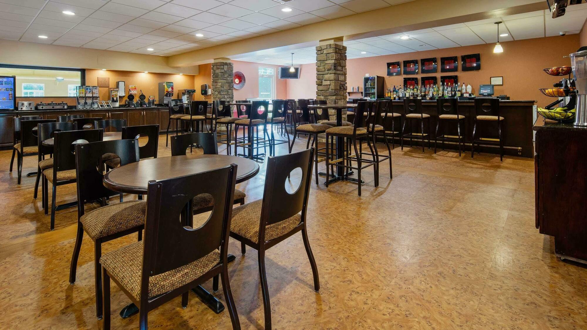 Crandon Inn & Suites Экстерьер фото