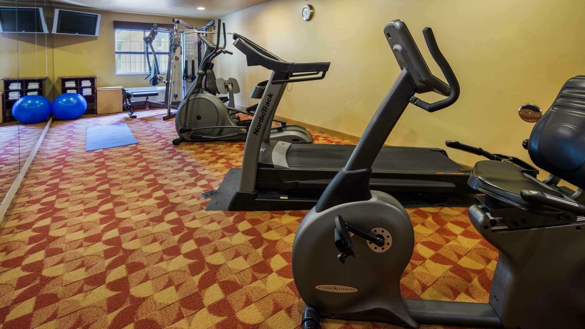 Crandon Inn & Suites Экстерьер фото